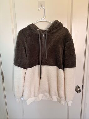 Cozy Two-Tone Hooded Sherpa Pullover Sweater - Brown & Cream
